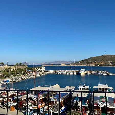 아파트 Yat Limani'nda Denize Sifir Genis Super Ev-2